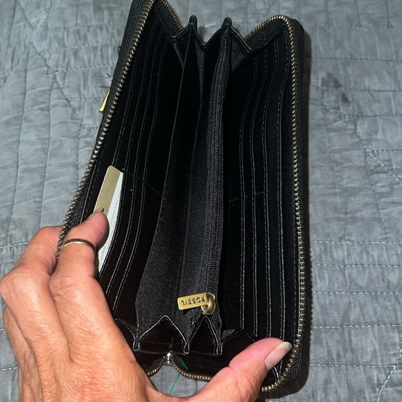 Fossil wallet …nwt….rfid…. - Picture 4 of 6